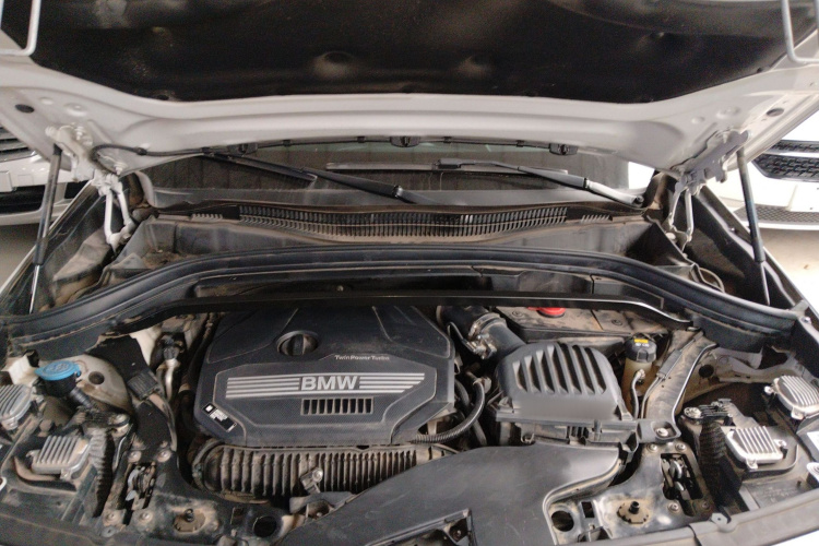 宝马X2 2021款 改款 sDrive25i M运动套装机舱底盘24