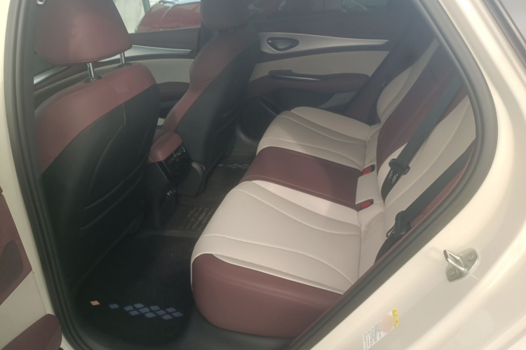 比亚迪 海豹07 DM-i 2025款 智驾版 DM-i 1.5L 125km 豪华型中控内饰21