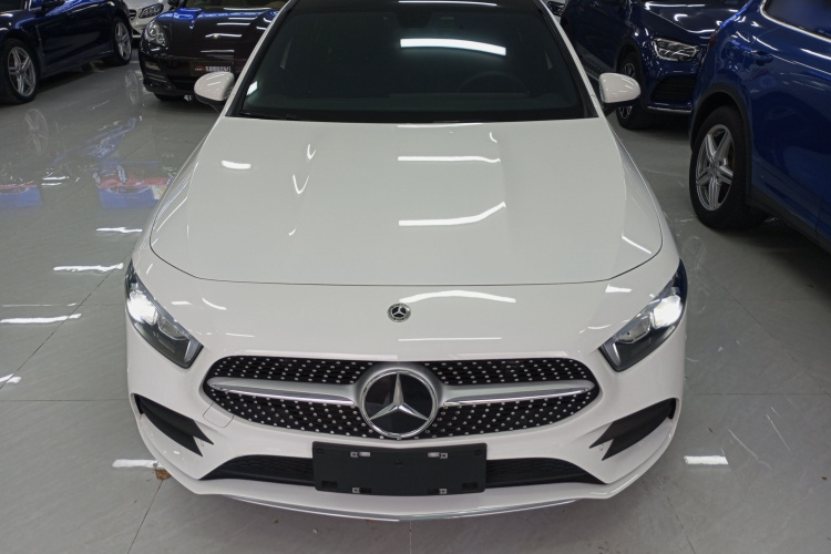 奔驰A级 2022款 A 200 L 运动轿车动感型车身外观2