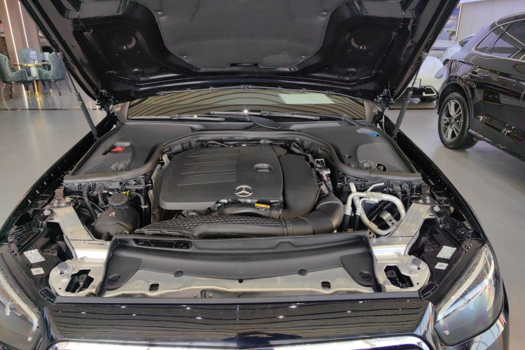 奔驰E级 2021款 E 300 L 运动时尚型机舱底盘24