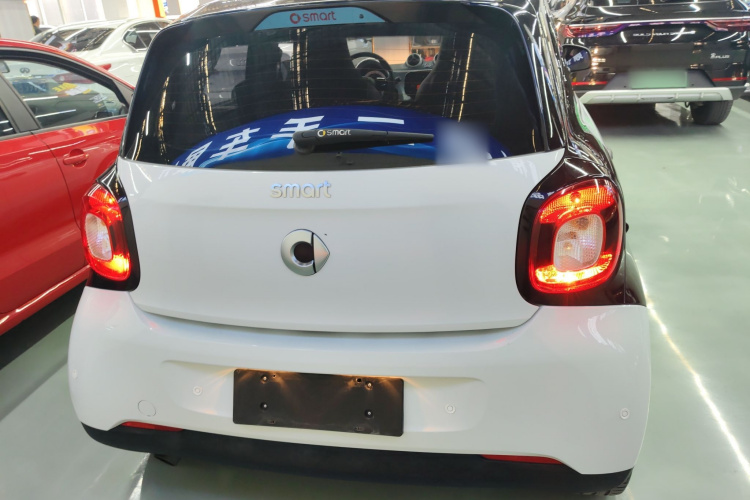 smart forfour 2018款 1.0L 52千瓦灵动版车身外观6