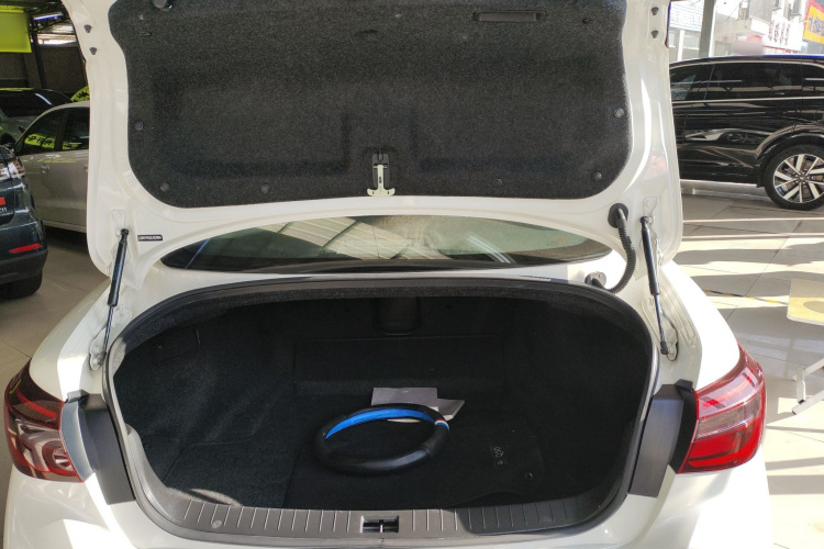 英菲尼迪Q50L 2018款 2.0T 舒适版 国VI机舱底盘23