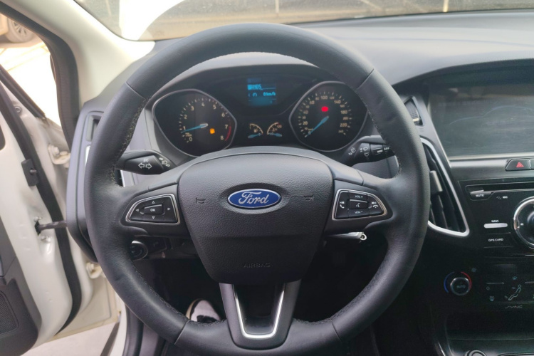 福特 福克斯 2015款 三厢 EcoBoost 125 自动超能风尚型中控内饰13