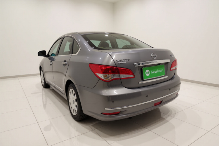 日产 轩逸 2012款 经典 1.6XE 手动舒适版车身外观5