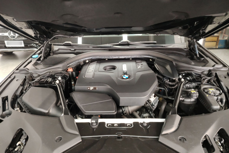 宝马5系 2018款 530Li 尊享型 豪华套装机舱底盘24