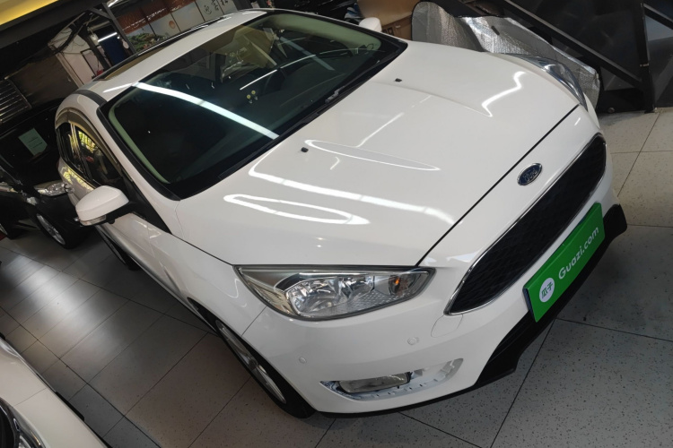 福特 福克斯 2015款 两厢 EcoBoost 125 自动超能风尚型车身外观3