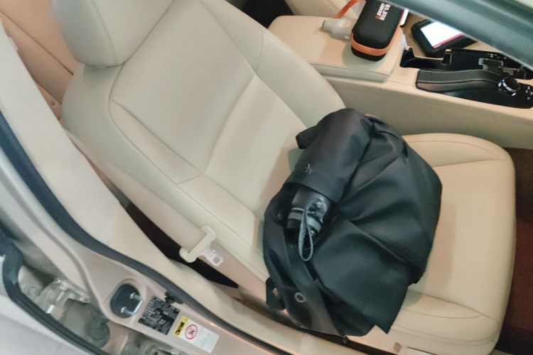 雷克萨斯ES 2013款 300h 精英版局部细节41