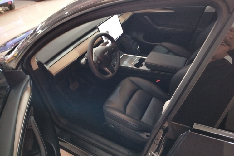 特斯拉 Model Y 2021款 长续航全轮驱动版中控内饰20