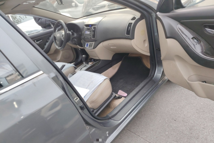 现代 悦动 2011款 1.6L 自动豪华型局部细节9005