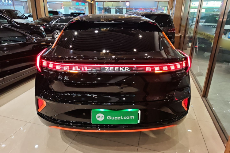 极氪001 2025款 YOU版 100kWh 四驱车身外观6