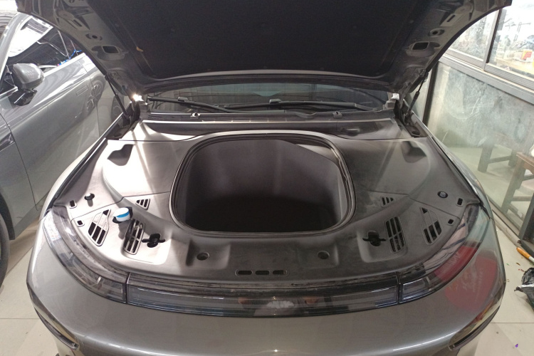 小鹏P7 2022款 480G机舱底盘24