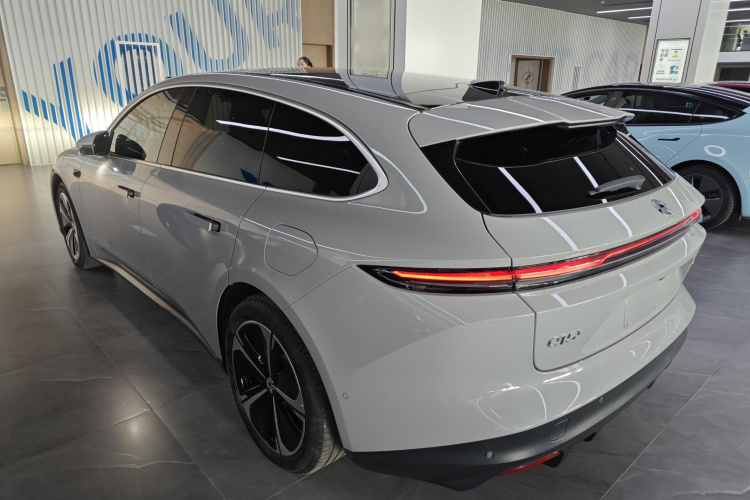 蔚来ET5T 2024款 75kWh Touring车身外观4