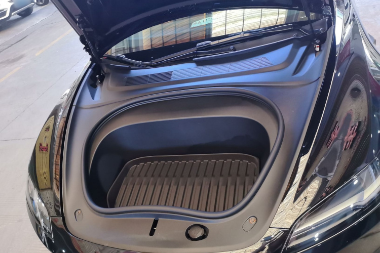 特斯拉 Model 3 2023款 后轮驱动版机舱底盘24