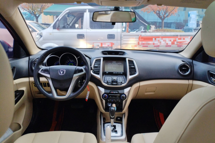 长安 逸动 2015款 1.6L 自动豪华型中控内饰7002