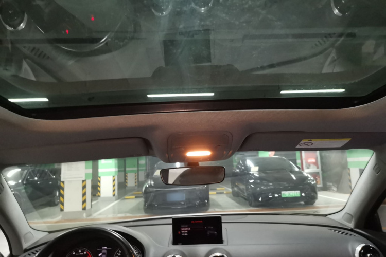 奥迪A3 2018款 30周年年型 Limousine 35 TFSI 时尚型中控内饰22