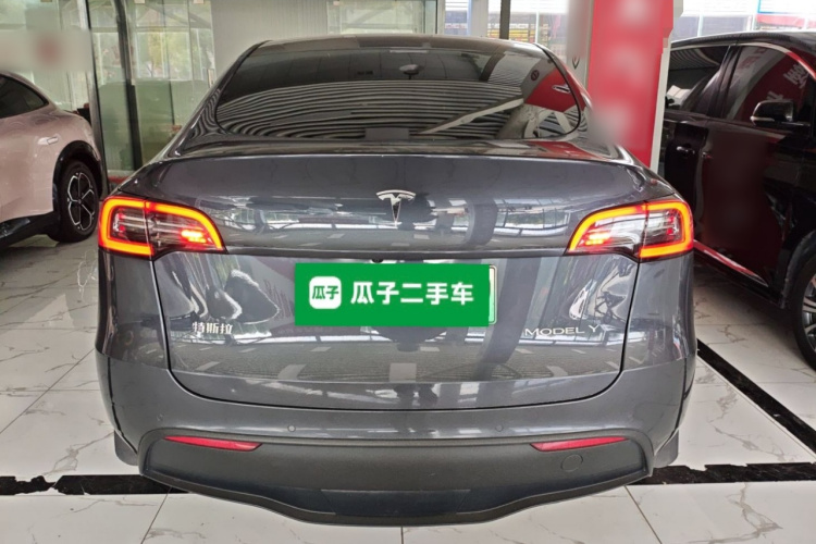 特斯拉 Model Y 2022款 长续航全轮驱动版车身外观6
