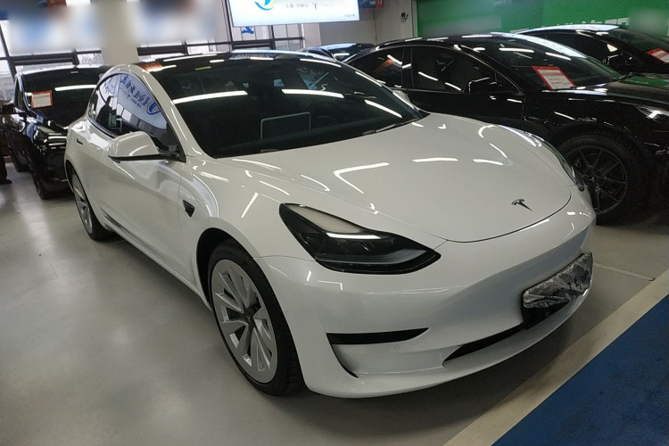 特斯拉 Model 3 2022款 后轮驱动版车身外观3