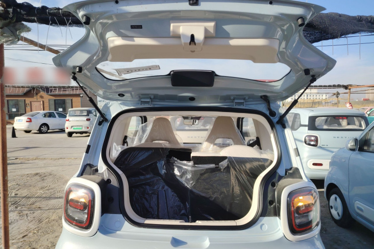 奔腾小马 2026款 222km 萌趣马 Plus机舱底盘23