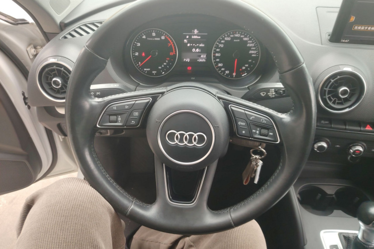 奥迪A3 2018款 30周年年型 Sportback 35 TFSI 进取型中控内饰13