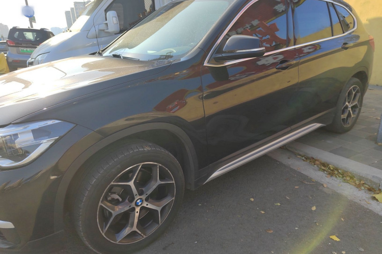 宝马X1 2019款 xDrive20Li 尊享型车身外观4