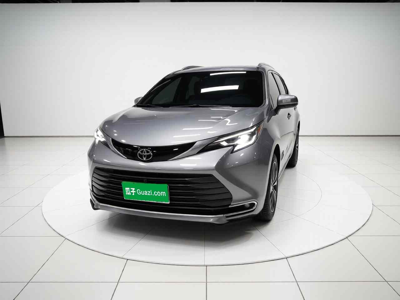 丰田 赛那SIENNA 2024款 2.5L混动 四驱尊贵版(1)