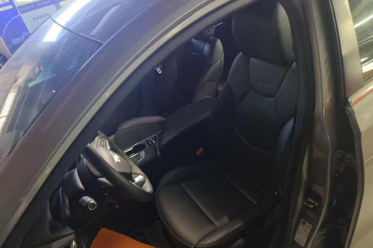 凯迪拉克CT4 2023款 28T 豪华型中控内饰19