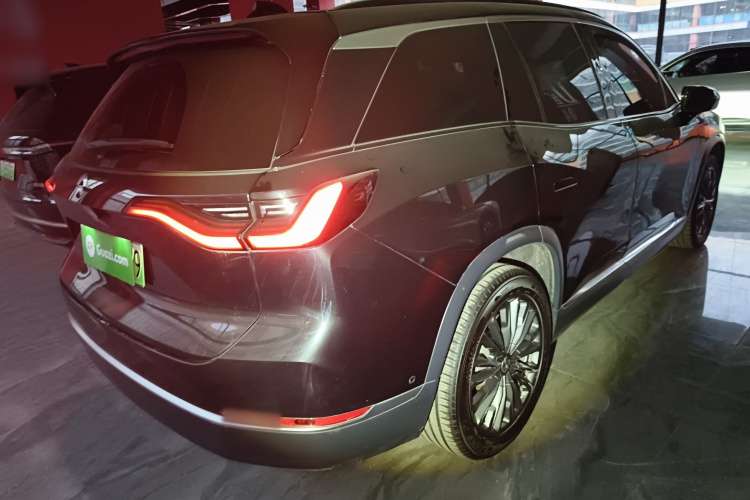 蔚来ES8 2020款 580KM 七座版车身外观7