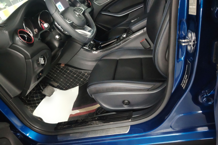 奔驰GLA 2019款 GLA 200 时尚型中控内饰19