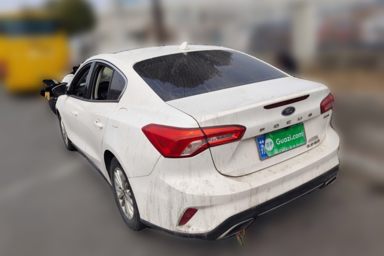 福特 福克斯 2021款 三厢 EcoBoost 180 自动锋潮型车身外观5