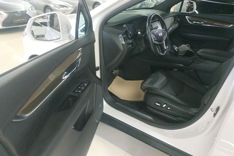 凯迪拉克XT5 2016款 28T 四驱领先型中控内饰20