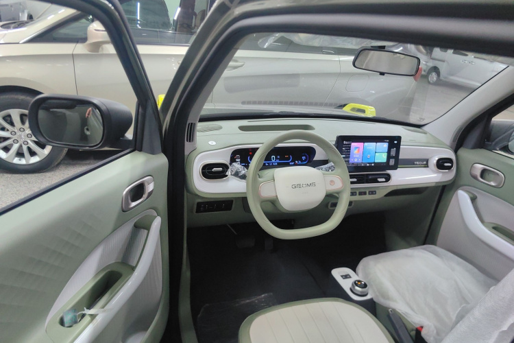 吉利银河 2025款 210km 熊猫卡丁中控内饰12