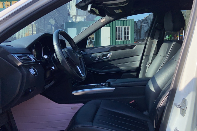 奔驰E级 2015款 改款 E 260 L 运动时尚型局部细节19