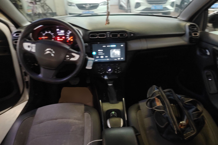 雪铁龙C3-XR 2019款 230THP DCT越领版中控内饰12