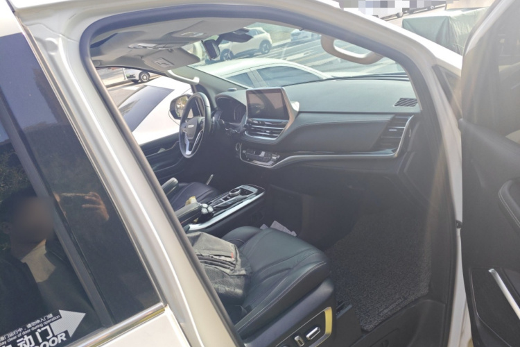 上汽大通MAXUS 大通G20 2020款 2.0T 汽油自动豪华行政版局部细节9005