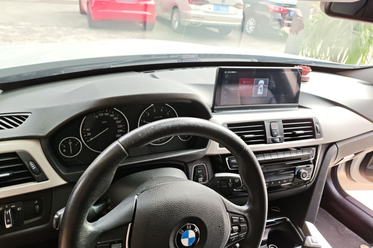 宝马3系GT 2017款 320i 时尚型中控内饰12