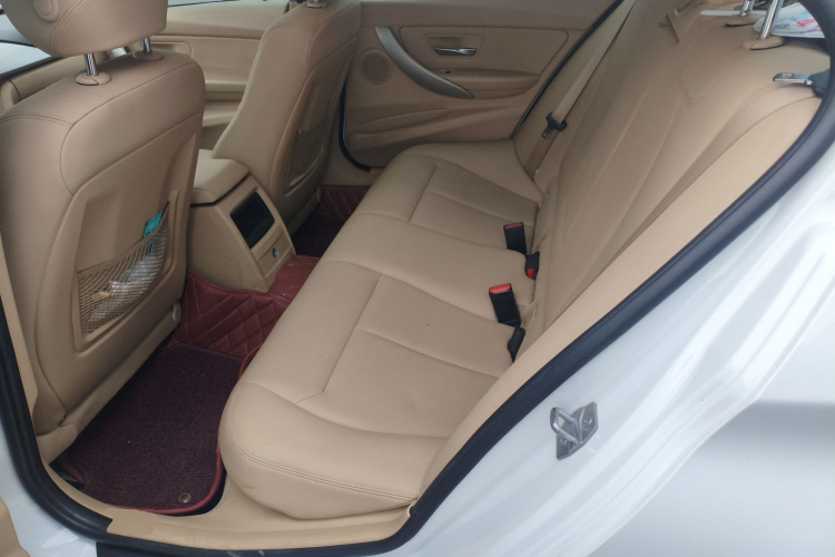 宝马3系 2014款 320i 进取型中控内饰21