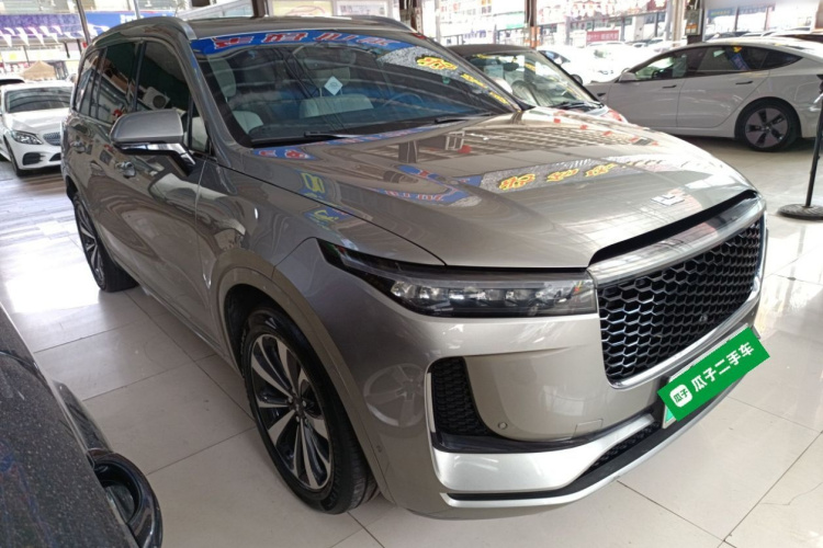 理想汽车 理想ONE 2020款 增程6座版车身外观3