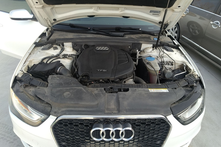 奥迪A4L 2015款 45 TFSI quattro个性运动型机舱底盘24