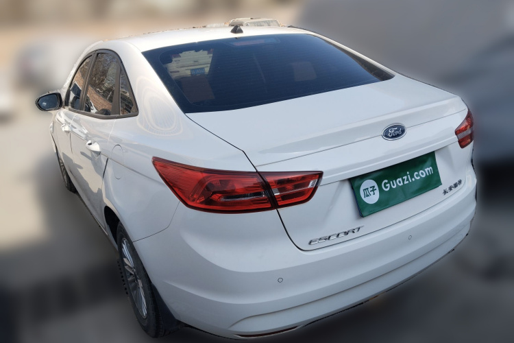 福特 福睿斯 2017款 改款 1.5L 手动舒适型车身外观5