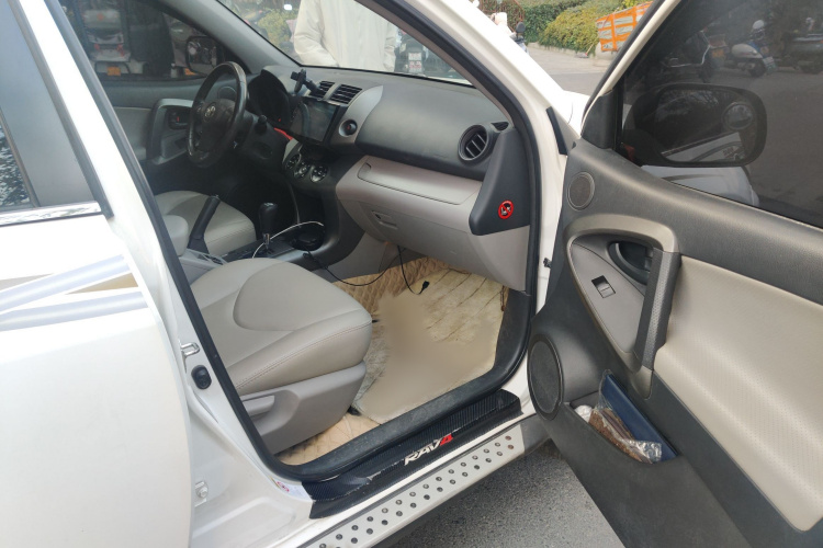 丰田 RAV4荣放 2010款 2.0L 自动豪华升级版局部细节9005