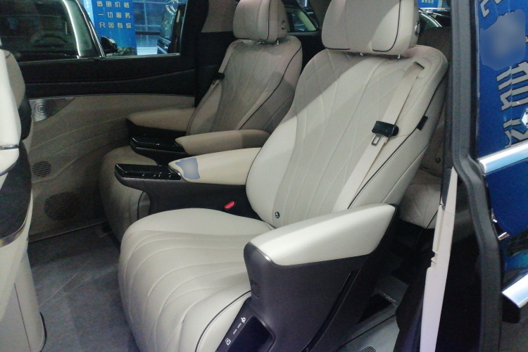 腾势D9 2024款 DM-i 1050 尊享型中控内饰21