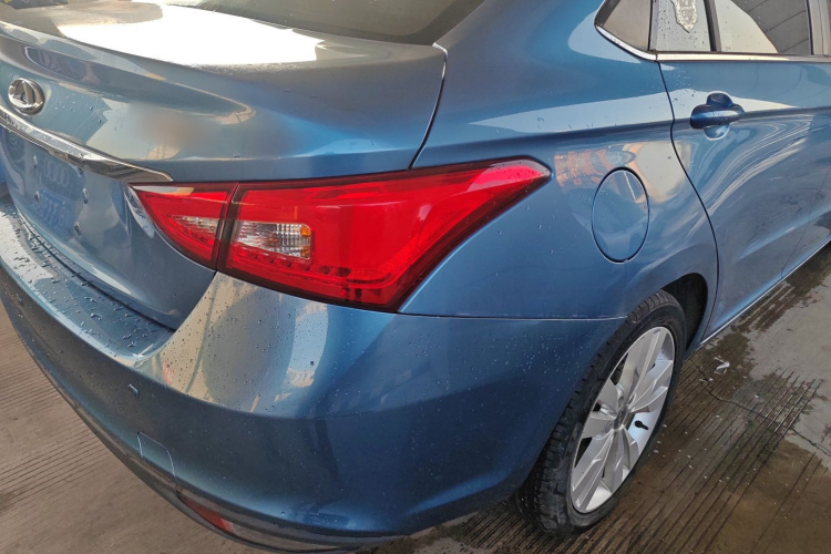 奇瑞 艾瑞泽5 2016款 1.5L 手动领锐版车身外观9