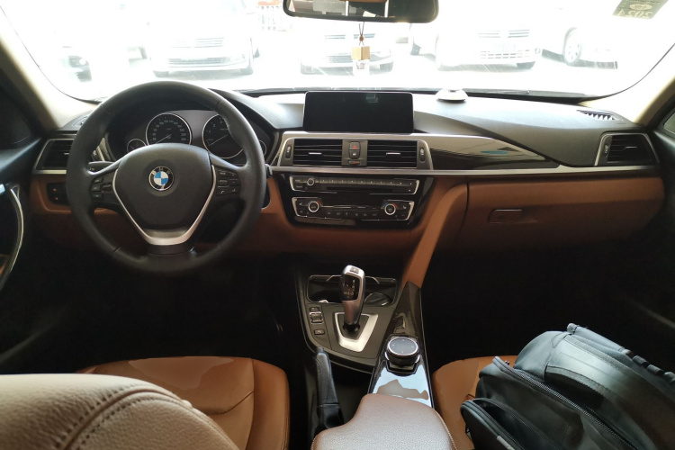 宝马3系 2016款 320Li 豪华设计套装中控内饰7002