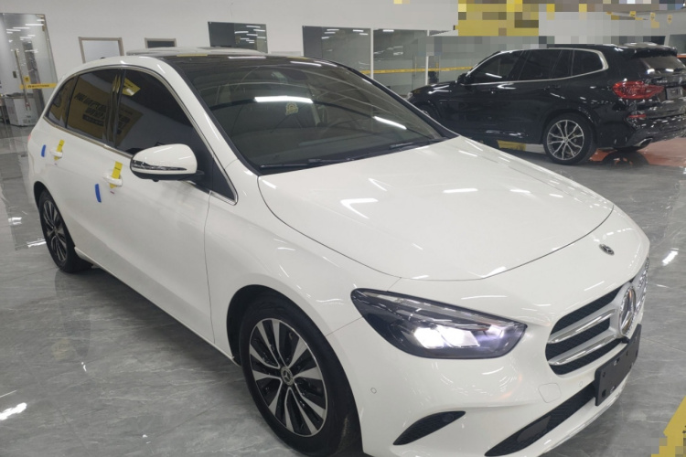 奔驰B级 2022款 改款 B 200 动感型车身外观3