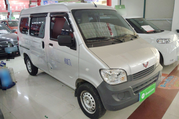 五菱汽车 五菱之光 2023款 1.5L 实用型 5/7座车身外观3