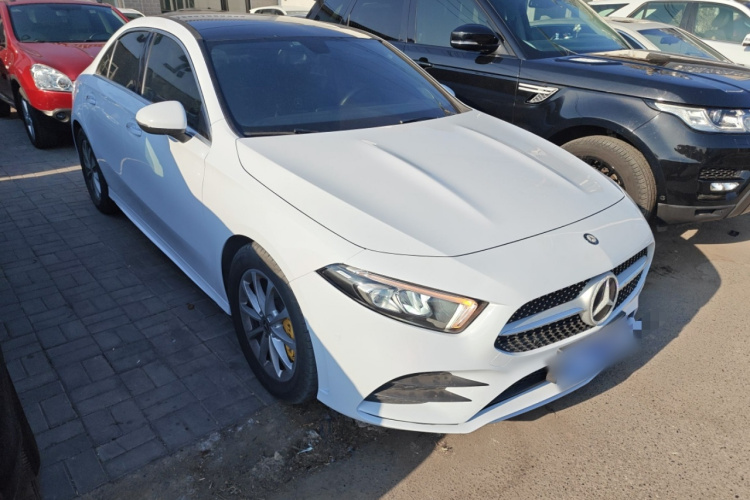 奔驰A级 2020款 A 200 L 运动轿车车身外观3