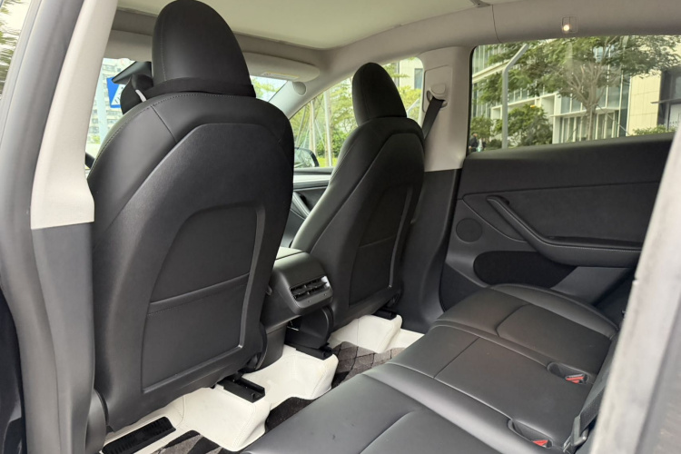 特斯拉 Model Y 2023款 后轮驱动版中控内饰21