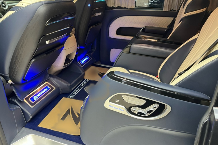 奔驰 威霆 2021款 2.0T 商务版 7座中控内饰7006