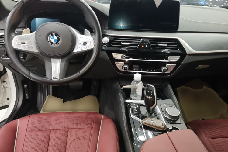 宝马5系 2023款 530Li 领先型 M运动套装中控内饰12