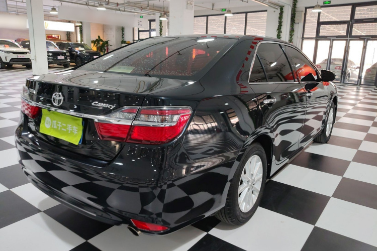 丰田 凯美瑞 2016款 2.0E 十周年纪念精英版车身外观7